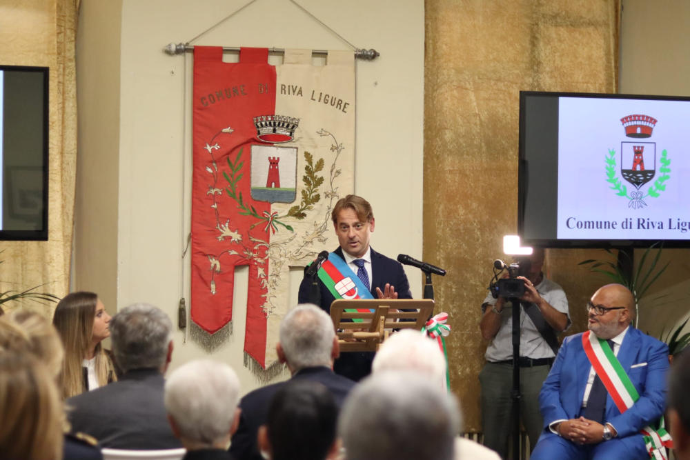 La cerimonia di conferimento alla Polizia di Stato della cittadinanza onoraria di Riva Ligure