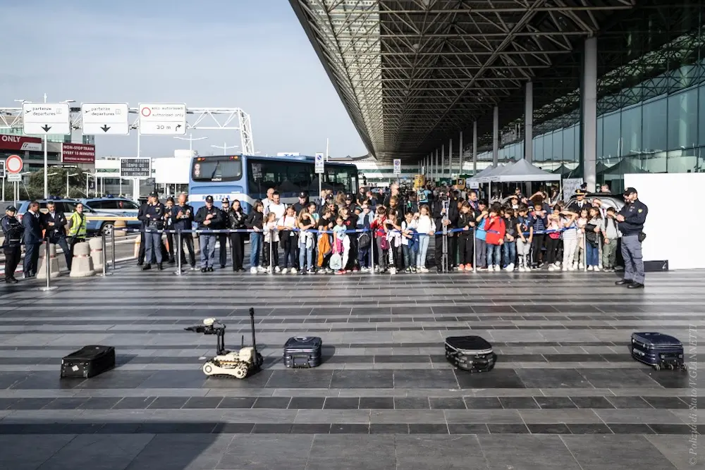La Polizia di Stato incontra i bambini all'Aeroporto Leonardo da Vinci