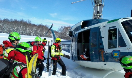 esercitazione elicottero polizia sulla neve