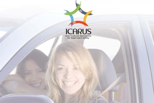 Giovani donne al volante nella locandina di Icarus
