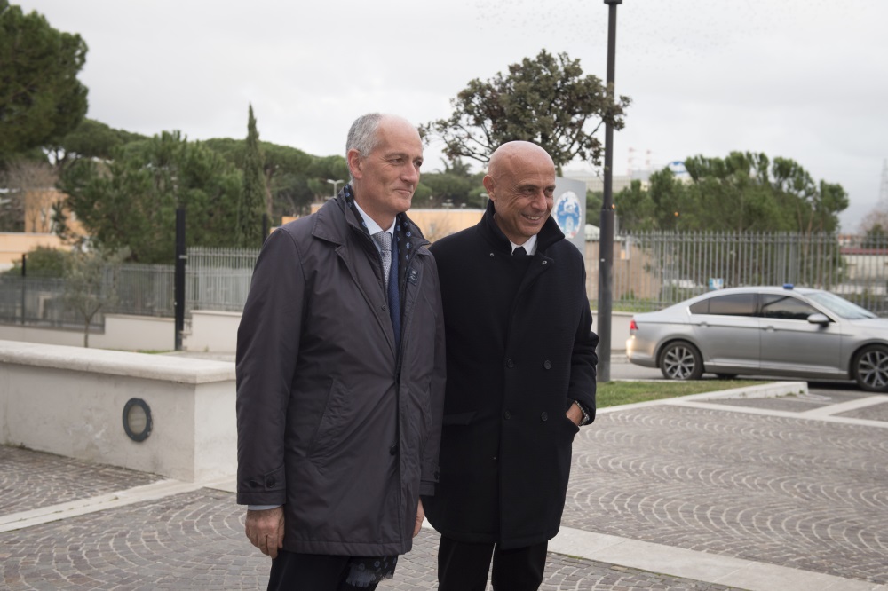 Il ministro dell'Interno Marco Minniti e il capo della Polizia Franco Gabrielli alla presentazione del Red Button per le Fake news presso il  Cnaipic