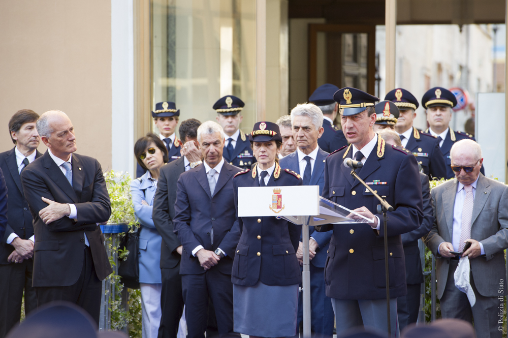 La cerimonia di fine corso dei commissari alla presenza del capo della Polizia Franco Gabrielli, dei vice capo, dei direttori delle direzioni centrali e dei familiari dei corsisti