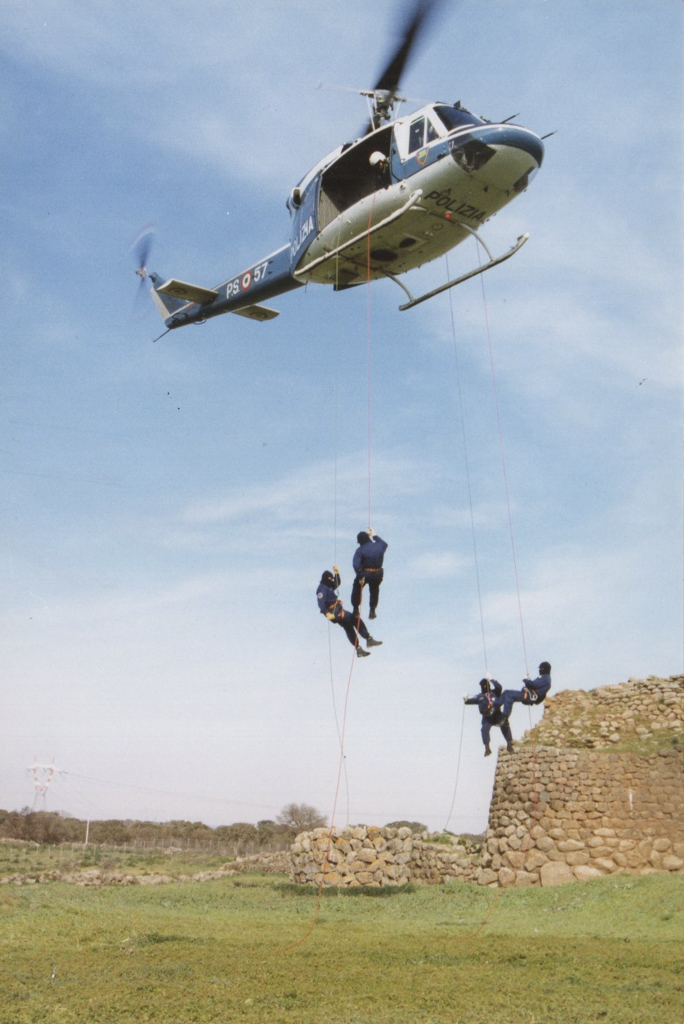 immagine storica dei reparti volo della polizia